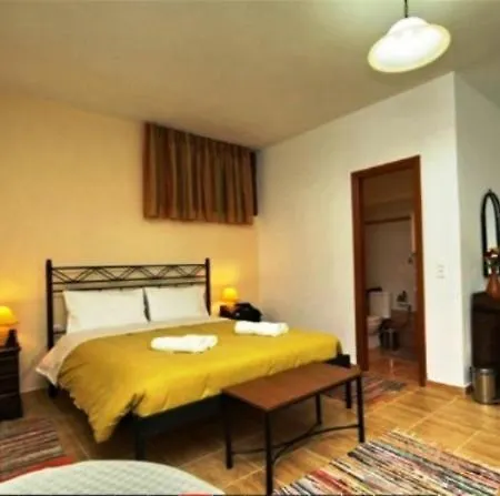 מלון Koustenis Village 3*