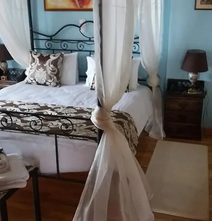 Koustenis Village Hotell 3*